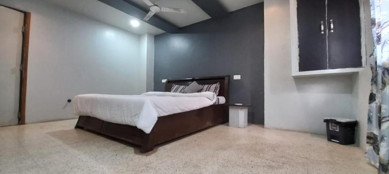 Swanky Sojourns Home Stay With 1T Ac Bedroom Kolhapur Exterior photo