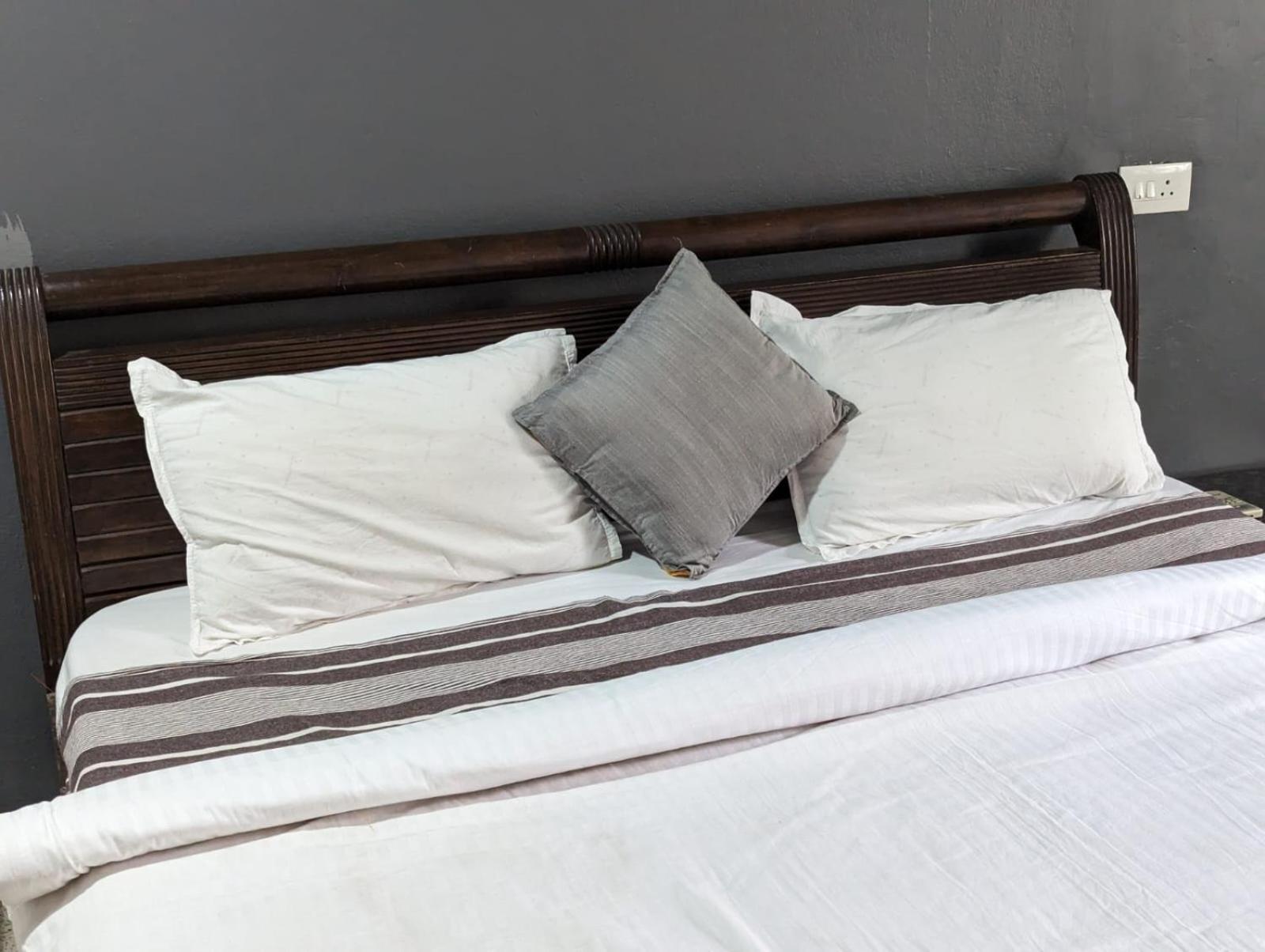 Swanky Sojourns Home Stay With 1T Ac Bedroom Kolhapur Exterior photo